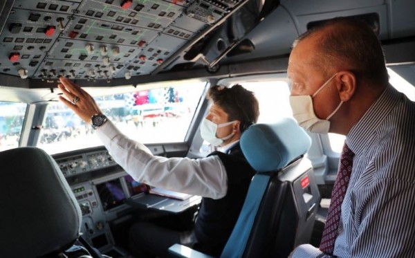 Başkan Erdoğan Tokat Havalimanı'nı açtı! Kokpitten böyle izledi
