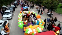 Adana'da Binlerce Kisi Bu Korteje Akin Etti