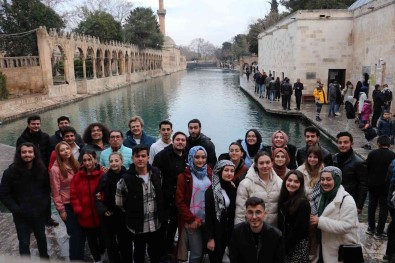 Afyonkarahisar'dan Sanliurfa'ya Gelen Gençler Sehri Geziyor