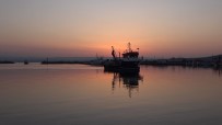 Balikçilara Mayin Engeli Açiklamasi Karadeniz'deki Balikçilar Limana Döndü
