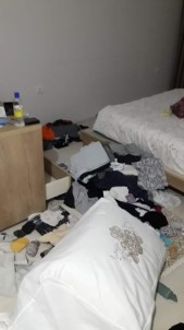 Büyükçekmece'de Cama Tirmanarak Eve Giren Hirsizlar Cep Telefonu Kamerasinda