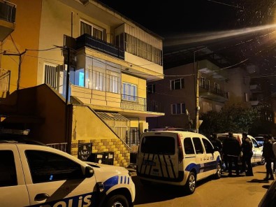 Izmir'de Biçakla Öldürülen Kisinin Zanlisi Tutuklandi