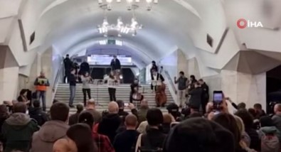 Metro Istasyonunda Düzenlenen Konsere, Harkov Valisi Sinegubov Da Katildi