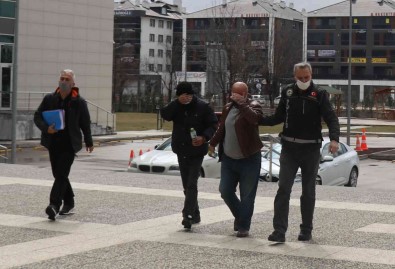 TEM'de 13 Kilo 650 Gram Esrar Yakalandi Açiklamasi 2 Gözalti