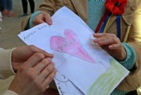 Acılarını kağıt ve boyalarla anlattılar! Ukraynalı çocukların savaştan etkilenerek çizdiği resimler gözlerde yaş bıraktı