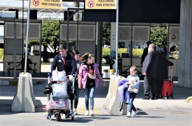 Savastan Kurtardigi Oyuncak Ayicigini Bir An Olsun Elinden Birakmadi