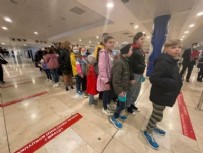 UKRAYNA - Türkiye bir kez daha tarihe geçti; Ukraynalı yetimler getirildi!