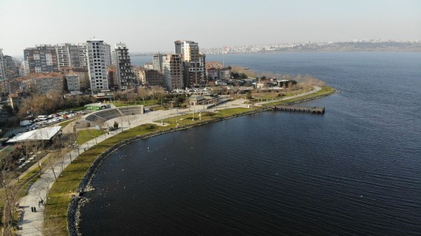 Küçükçekmece Gölü'nde sular çekildi: Vatandaşlar tedirgin oldu