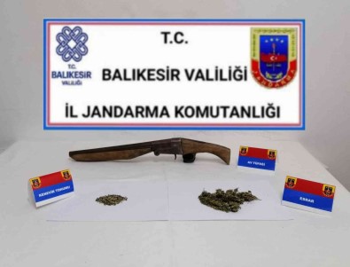 Balikesir'de Uyusturucu Operasyonu Açiklamasi 5 Gözalti