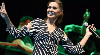 Yıldız Tilbe'den hayranlarına  uyarı!