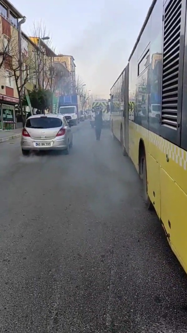 Ekrem İmamoğlu özel yat ile trafik sorununu aşarken, vatandaş ise yollarda kaldı!