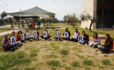 ADÜ Recep Tayyip Erdogan Engelli Dostu Kütüphanesi Bahçesinde Kitap Okuma Etkinligi Gerçeklestirildi