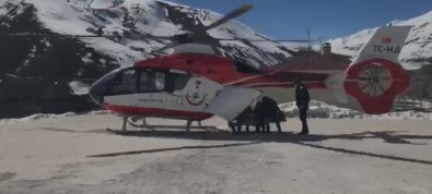 Bahçesaray'da Rahatsizlanan Hasta Helikopterle Hastaneye Ulastirildi