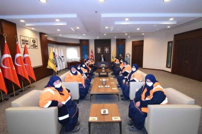 Baskan Altay Park Ve Bahçeler Dairesinin Kadin Çalisanlariyla Bulustu