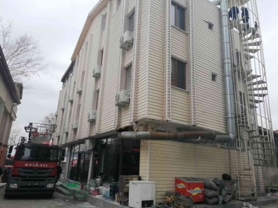 Egirdir'de Bir Otelin Tutusan Bacasi Korkuttu