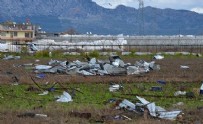 Antalya'da hortum yıktı geçti: Çok sayıda ev ve sera zarar gördü