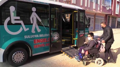Bu Belediye Minibüsü Sadece Engelli Ögrencileri Tasiyor
