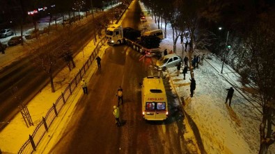 Yozgat'ta Yollar Buz Pistine Döndü, 15 Araç Birbirine Girdi