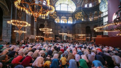 88 yıl sonra ilk teravih! Ayasofya Camii teravih cemaatine kavuşuyor!