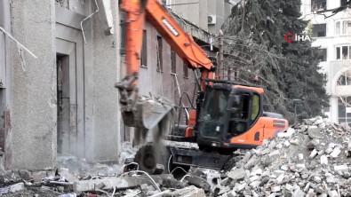 Mikolayiv'de Vurulan Valilik Binasinda Can Kaybi 15'E Yükseldi