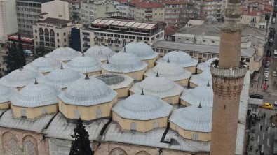 623 Yillik Ulu Cami'ye Ramazan Mahyasi Asildi