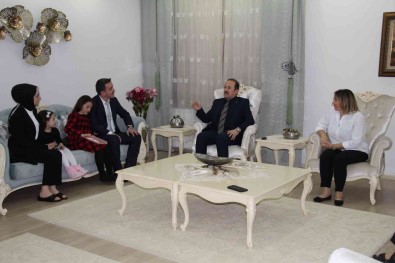 8 Bin 500 Ögretmen Sirnaklilarin Kapisini Çaliyor