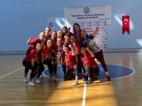 Anadolu Üniversitesi Kadin Voleybol Takimi Süper Lige Bir Adim Daha Yaklasti