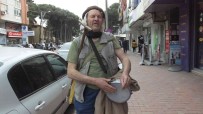 Balikesir'de Görme Engelli Vatandas 50 Yildir Darbuka Çalarak Ekmegini Kazaniyor