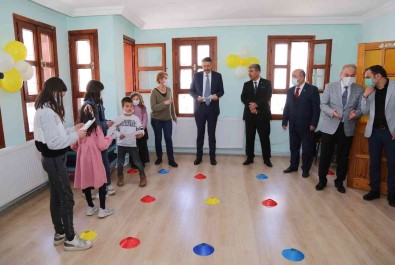 Kütahya'da 'Bir Arada Çocuk Köyü' Atölyesi Açildi