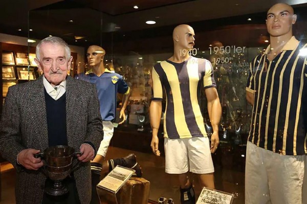 A Milli Takım'ın eski oyuncularından Rıdvan Bolatlı vefat etti!