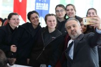 Bursa Büyüksehir'den 3 Bin Üniversite Ögrencisine Burs Destegi