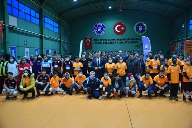 Bursa'da Masa Tenisinde Özel Bulusma