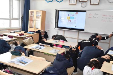 Denizli'de 793 Okulda Es Zamanli Deprem Tatbikati