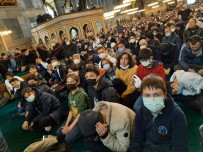 Eyüp'te Sabah, Ayasofya'da Cuma Namazi Kilmak Için 650 Kilometre Yol Gittiler