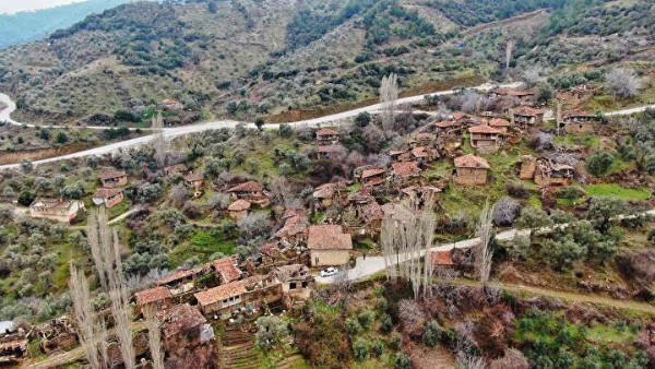 Türkiye'nin hayalet köyü Lübbey! Youtuber'larla başı dertte...