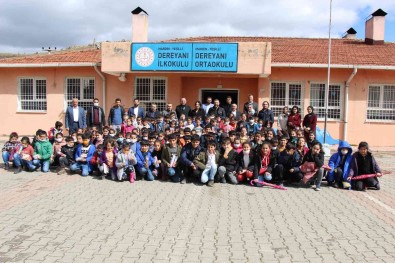 Is Insanlari 'Gülümse Gülümset' Projesiyle Köy Okullarinda Egitim Gören Çocuklar Için Yola Koyuldu