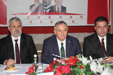 Sarigöl'de MHP'ye Katilan 50 Üyeye Rozet Takildi