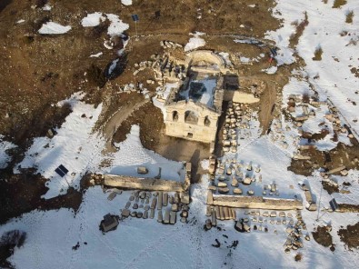 Tarihi Sar Antik Kenti, Kis Manzarasi Ile Hayran Birakti