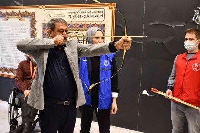 Vali Hasan Sildak Gençlik Merkezini Ziyaret Etti