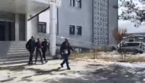 Van'da Birçok Suçtan Aranan Sahis, Operasyonda Saklandigi Bazanin Altina Yakalandi