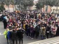 Zeytinburnu'nda Geleneksel Kitap Okuma Yarismasi'nin 16'Ncisi Yapildi