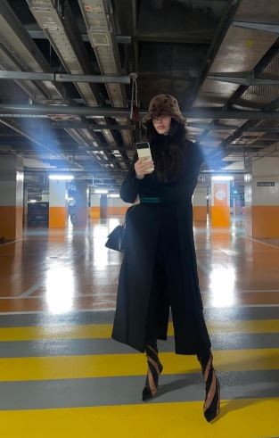 Sosyetik güzel Yasemin Özilhan, yeni paylaşımıyla yine olay oldu! Yasemin Özilhan, bu kez giydiği 16 bin TL’lik botlarıyla gündemde!