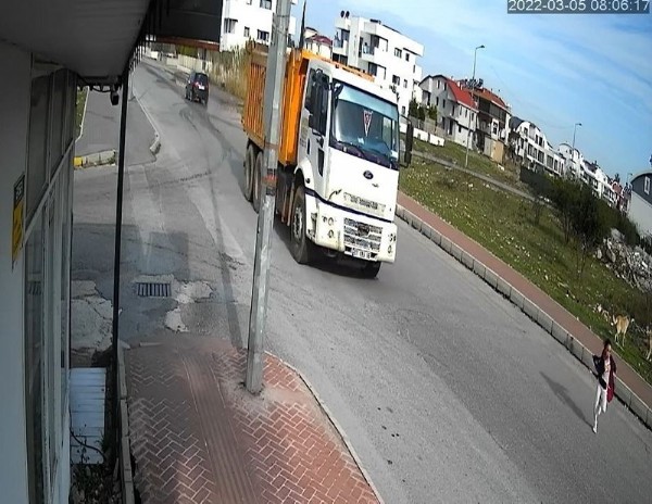 Antalya'da korkunç olay: 9 yaşındaki kızın bacağı paramparça oldu! 'Isırsa daha iyiydi'