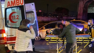 Beyoglu'nda Trafik Levhasina Çarpan Pikap Takla Atti Açiklamasi 3 Yarali