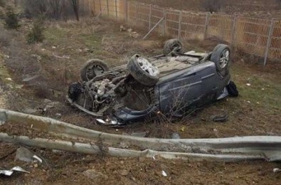 Bilecik'te Otomobil Sarampole Uçtu Açiklamasi 5 Yarali