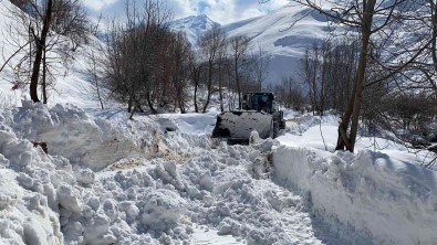 Hakkari'de 15 Yerlesim Yerinin Yolu Ulasima Kapandi