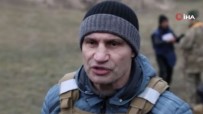 Kiev Belediye Baskani Kliçko, Kenti Savunmak Için Hazirliklara Katildi