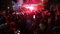 Trabzonsporlu Taraftarlar Fenerbahçe Maçi Beraberligini Kutladi