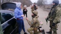 Ukraynali Askerden Savasin Ortasinda Sevgilisine Evlilik Teklifi