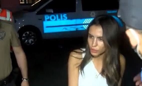 Restoranı savaş alanına çevirmişlerdi! Ayşegül Çınar ve Furkan Çalıkoğlu'nun olay görüntüleri ortaya çıktı!